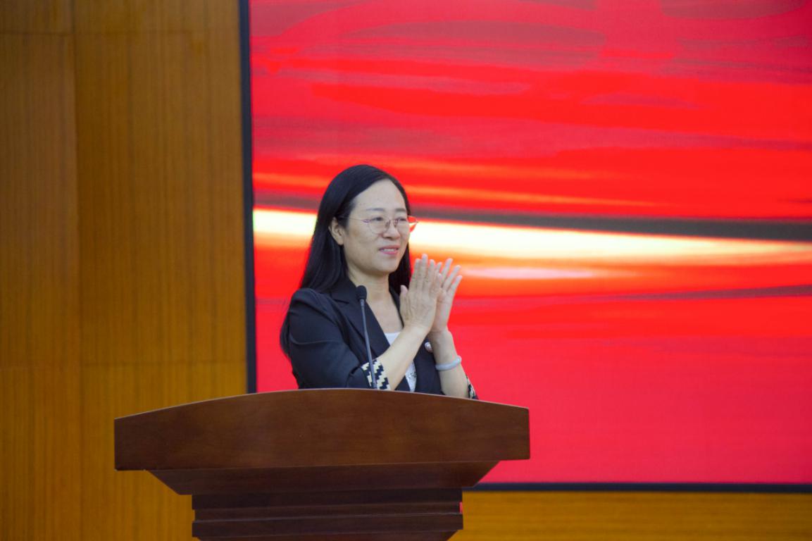 包虹明主持典礼