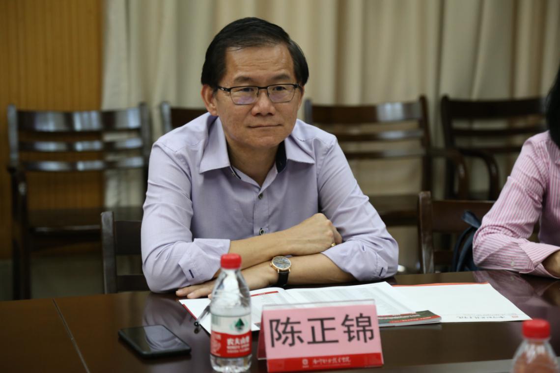 陈正锦作介绍